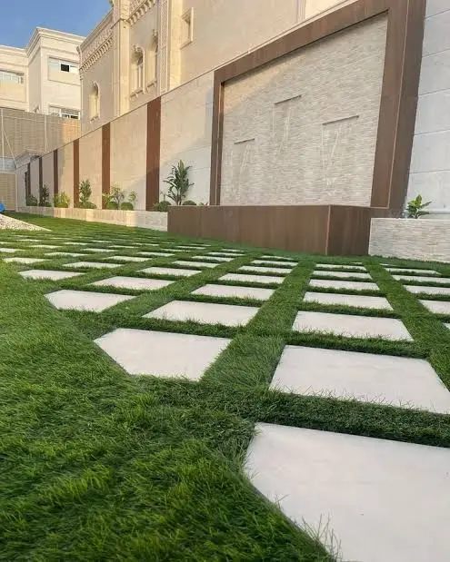 متى يكون العشب الطبيعي خيارًا يستحق المقارنة؟